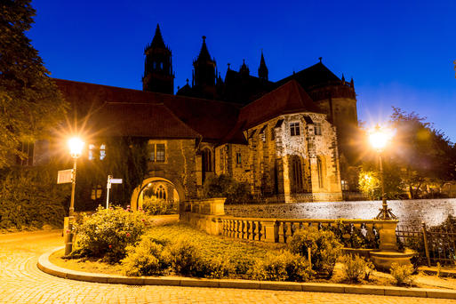 Abendlicher Stadtrundgang am Remtergang mit Blick zum Magdeburger Dom