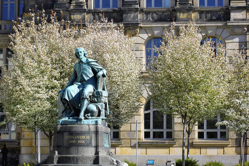 Otto von Guericke Denkmal klein ©LH Magdeburg KEINE WEITERGABE