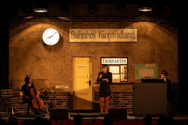 Bild vergrößern: Insel-Bahnhof-Nirgendland