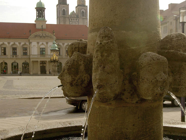 Altes Rathaus mit Tileulenspiegelbrunnen © HL Böhme