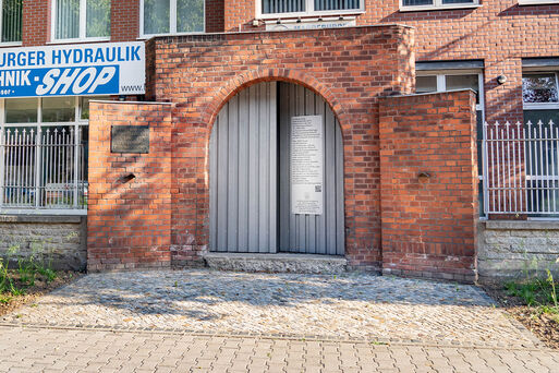 Bild vergrößern: Tor der ehemaligen KZ-Außenlagers Polte-Magdeburg
