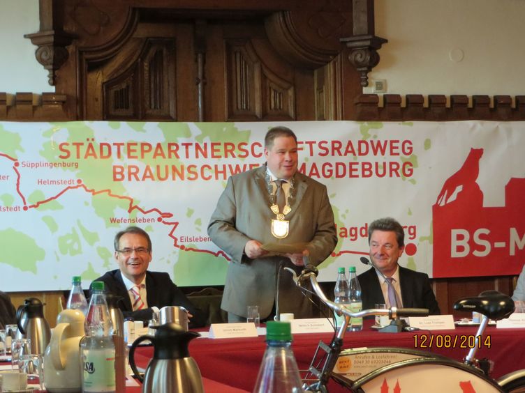 feierliche Unterzeichnung1