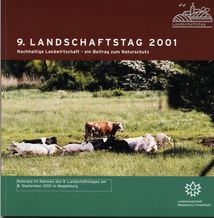 Kühe befinden sich liegend oder stehend auf einer Weide im Überflutungsgebiet der Elbe an der Kreuzhorst, Nähe Randau