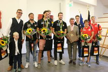 OB Dr. Lutz Trmper gemeinsam mit den Magdeburger Olympiateilnehmern