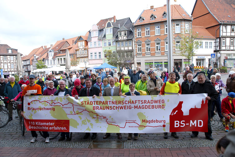 Neuer Städtepartnerschaftsradweg Magdeburg - Braunschweig feierlich eröffnet