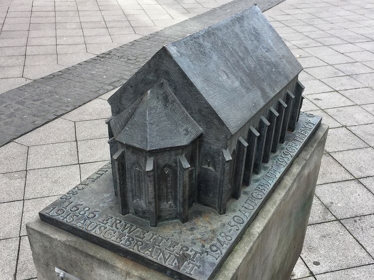 Bronzemodell der Heilig-Geist-Kirche in der Goldschmiedebrcke