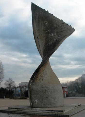 Bild vergrößern: Fahnenmonument