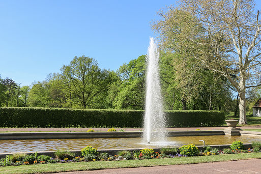 Eröffnung der Brunnensaison am Brunnen im Herrenkrug