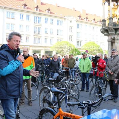 Oberbürgermeister Dr. Lutz Trümper bei seiner Ansprache zum Fahrradaktionstag 2019