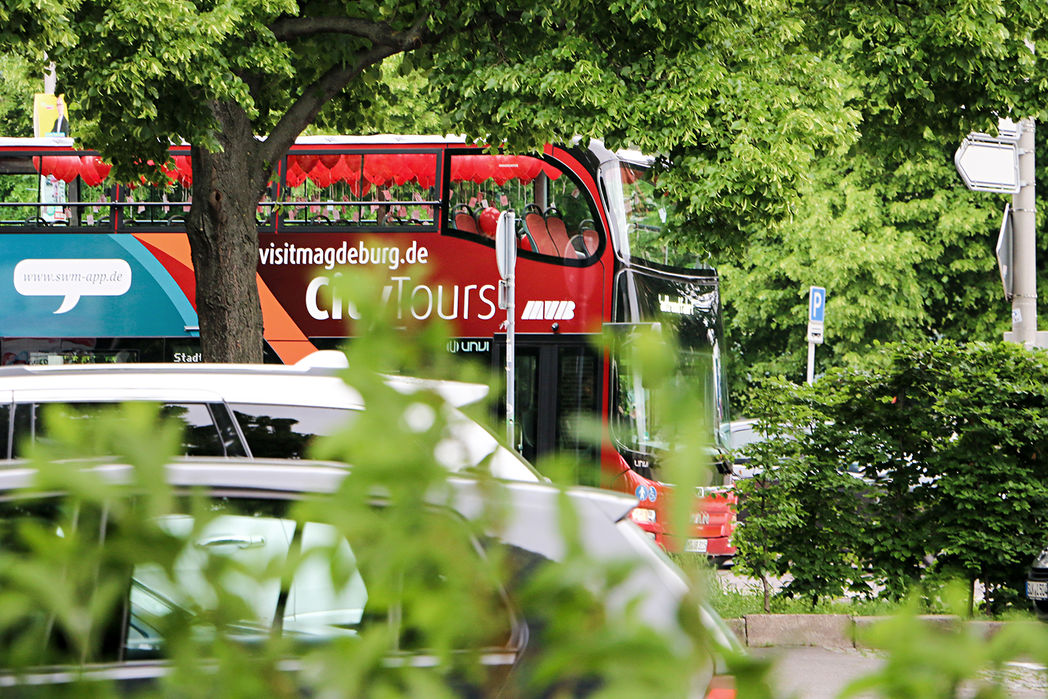Jungfernfahrt im neuen Doppeldeckerbus für Magdeburg.