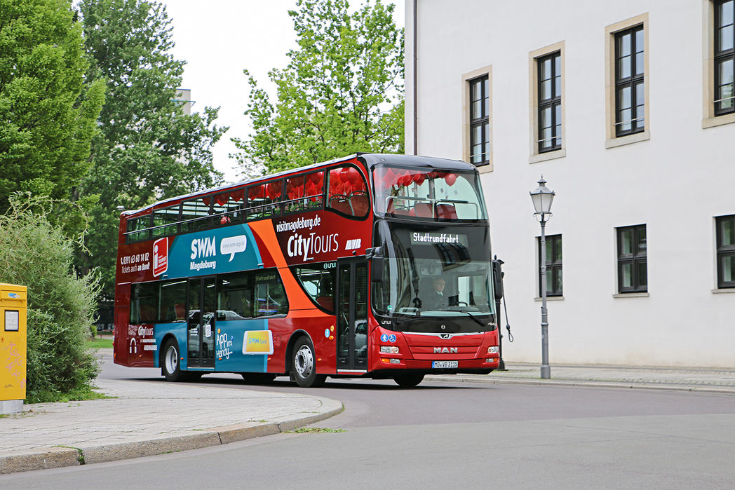 Jungfernfahrt im neuen Doppeldeckerbus für Magdeburg.