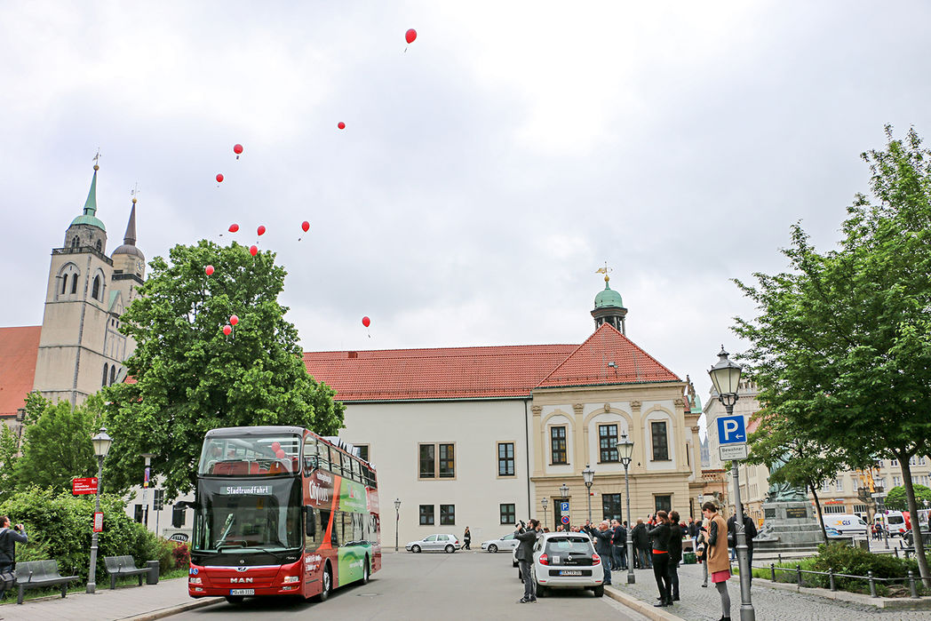 Jungfernfahrt im neuen Doppeldeckerbus für Magdeburg.