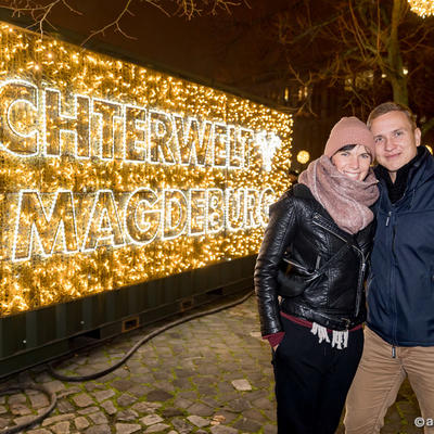Beleuchtete Schrichtzeichen der Lichterwelt Magdeburg