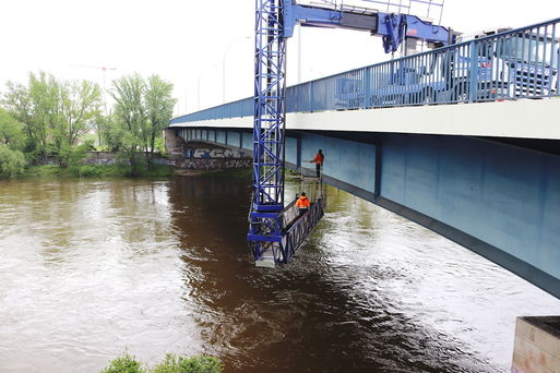Bauwerksprfung Neue Strombrcke mit einem Untersichtgert, 05/21