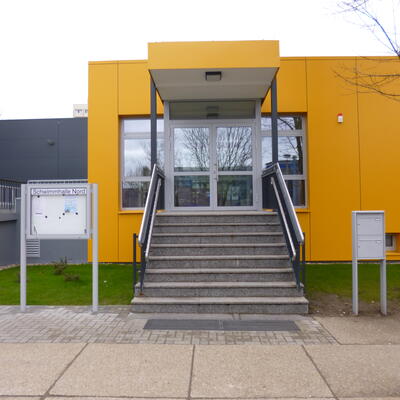 Auenansicht Haupteingang