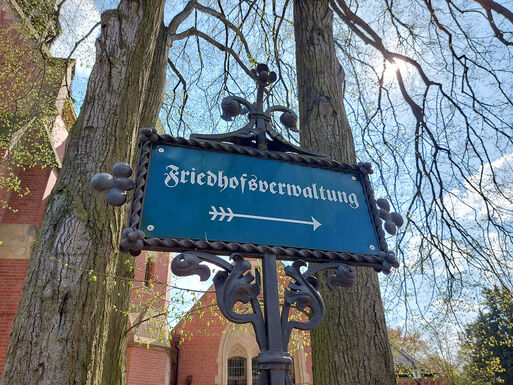 Bild vergrößern: Wegeweiser Friedhofsverwaltung