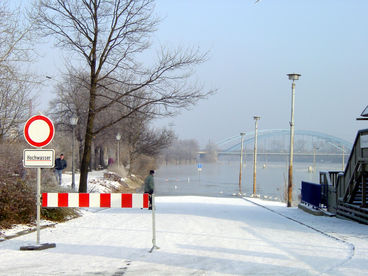 Bild vergrößern: hochwasserschildPetriförder