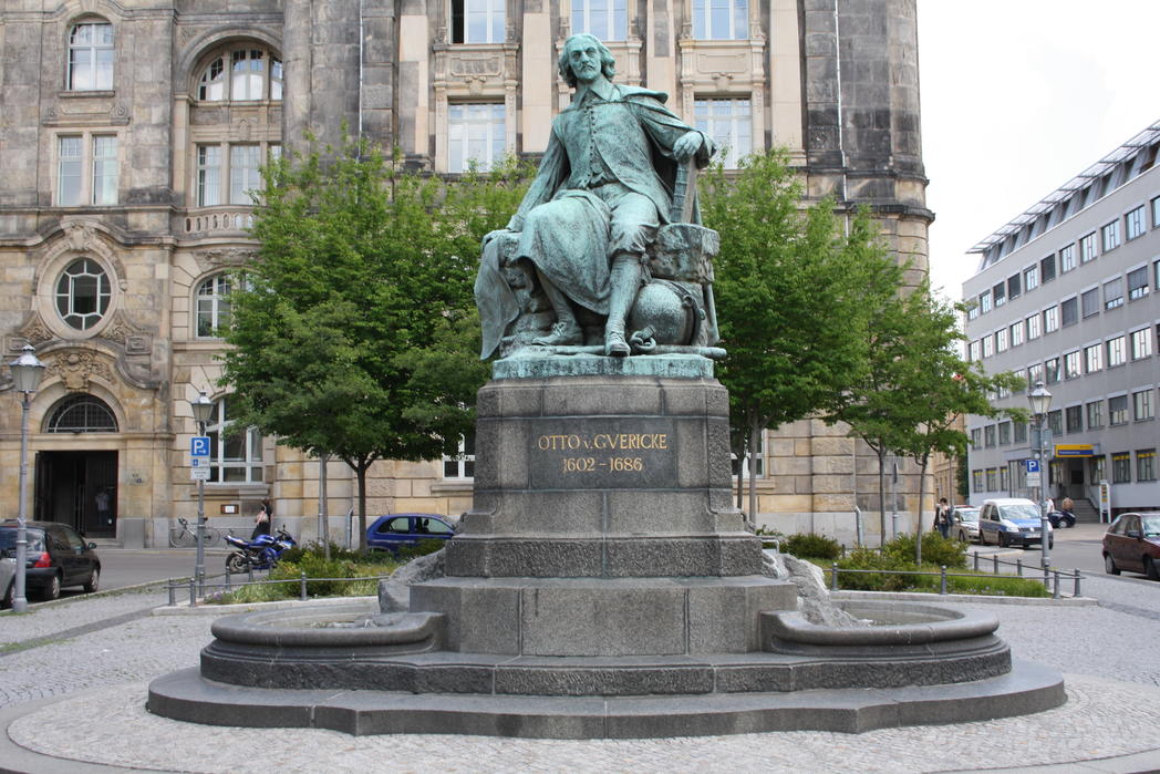 Alter Markt  mit Otto-von-Guericke-Denkmal © MMKT GmbH