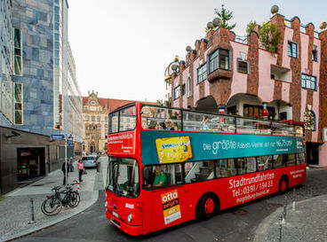 Bild vergrößern: Doppeldeckerbus Am Domplatz ©www.AndreasLander.de