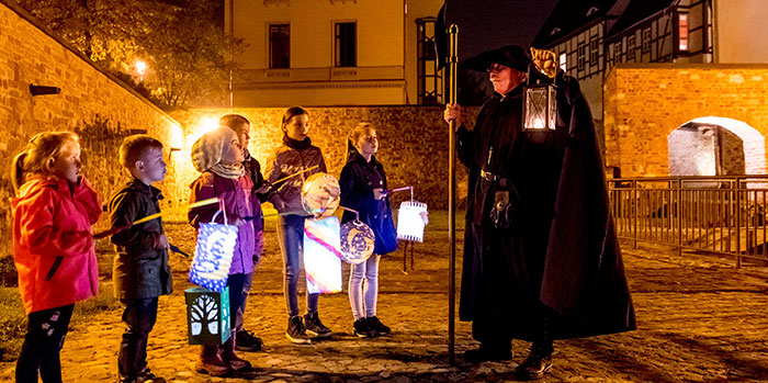 Lampion- & Lichterführung für Schulklassen