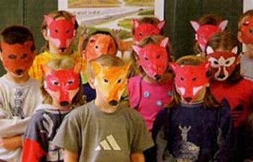 Bild vergrößern: Museumspädagogik - Kinder mit Masken