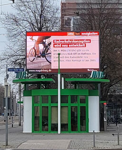 Radverkehrskonzeption - Einladung auf der Anzeigetafel Ernst-Reuter-Allee/Breiter Weg